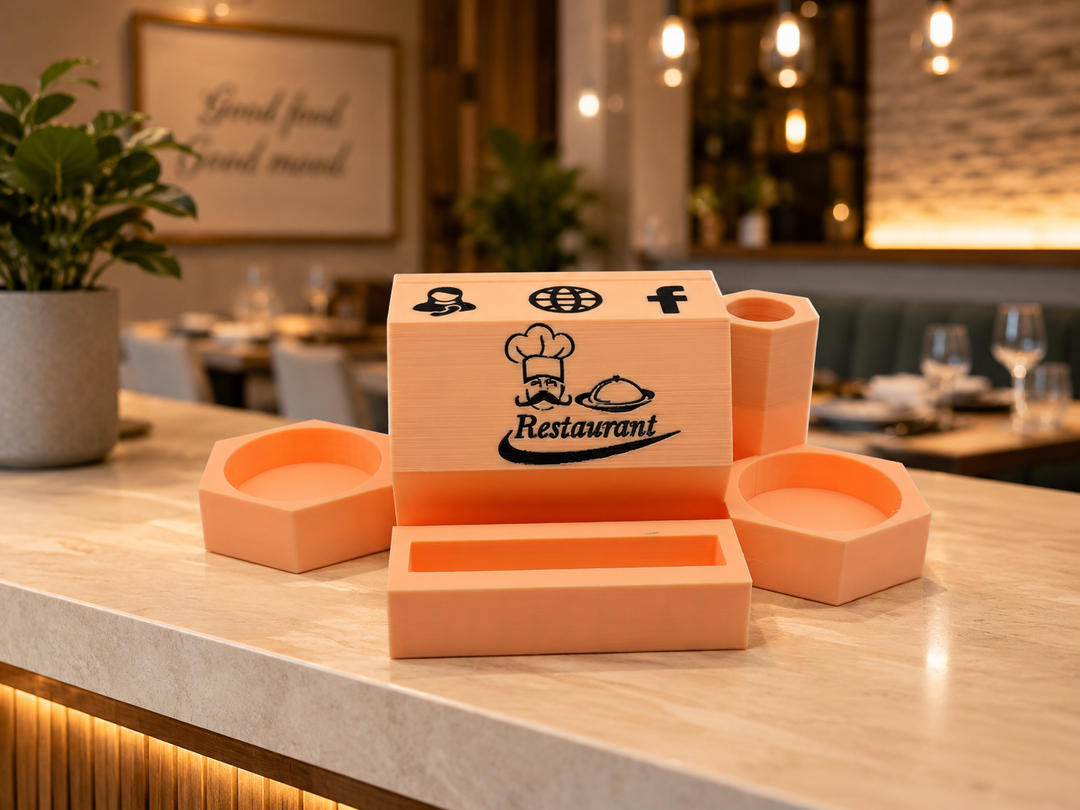 3D-gedruckter Restaurant Tisch-Organizer mit Logo – Individueller Aufsteller für Menü, QR-Code, Besteck &amp; Social Media