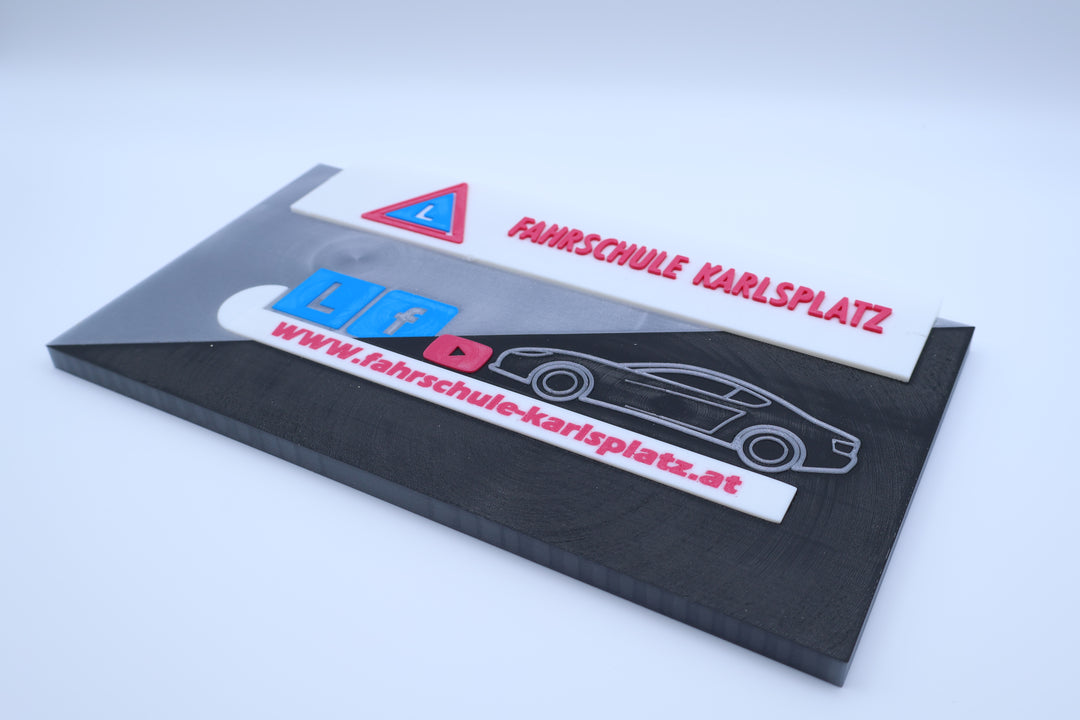 🚗 Gebrandetes Empfangs-Display (Fahrschule Karlsplatz)