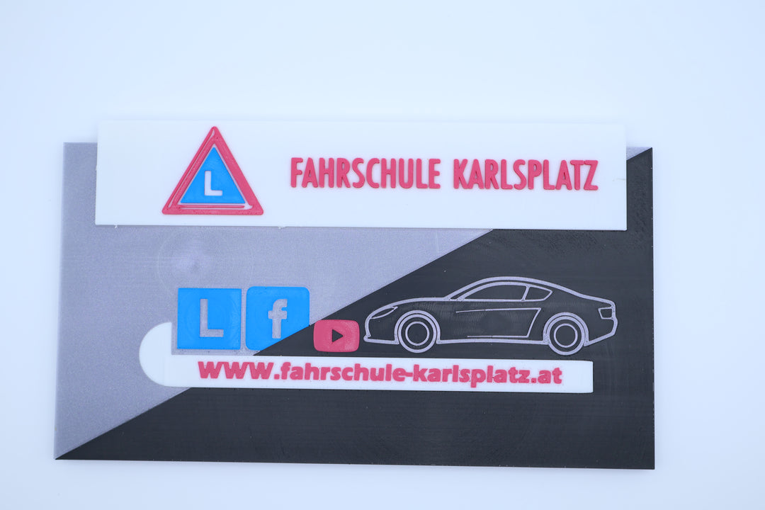🚗 Gebrandetes Empfangs-Display (Fahrschule Karlsplatz)