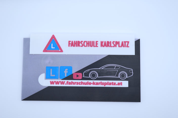 🚗 Gebrandetes Empfangs-Display (Fahrschule Karlsplatz)