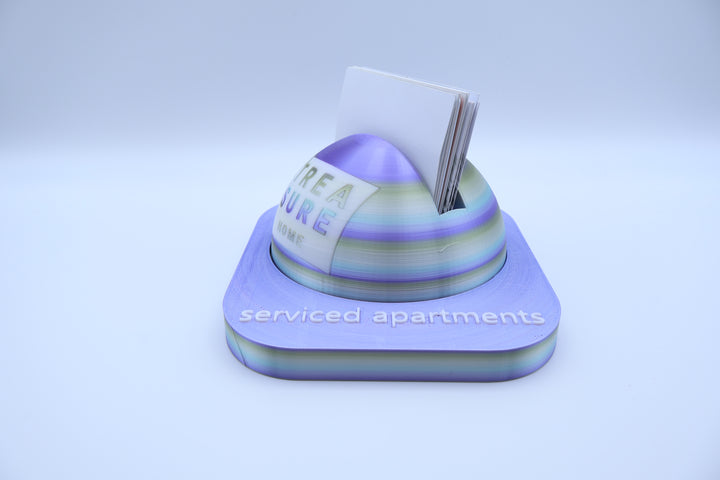 3D-gedruckter Visitenkartenhalter mit Logo für Serviced Apartments, Hotels &amp; Rezeption