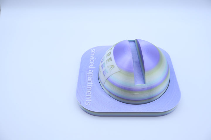 3D-gedruckter Visitenkartenhalter mit Logo für Serviced Apartments, Hotels &amp; Rezeption