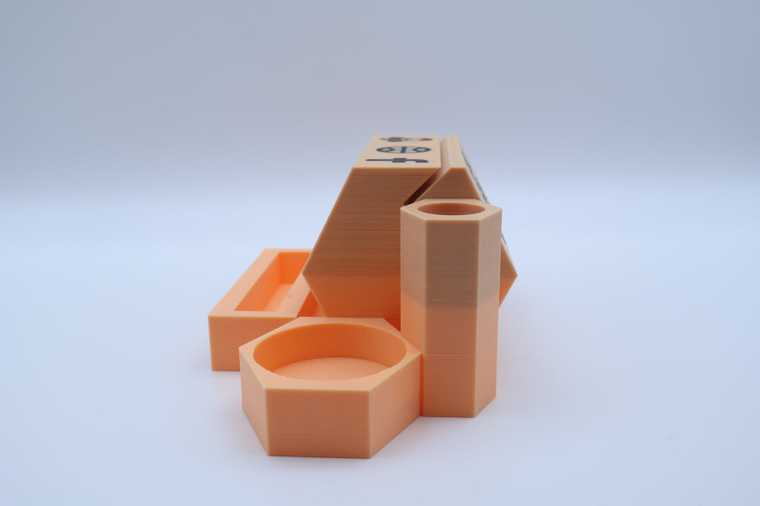 3D-gedruckter Restaurant Tisch-Organizer mit Logo – Individueller Aufsteller für Menü, QR-Code, Besteck &amp; Social Media