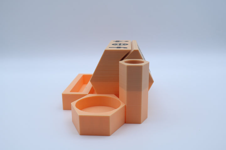 3D-gedruckter Restaurant Tisch-Organizer mit Logo – Individueller Aufsteller für Menü, QR-Code, Besteck &amp; Social Media